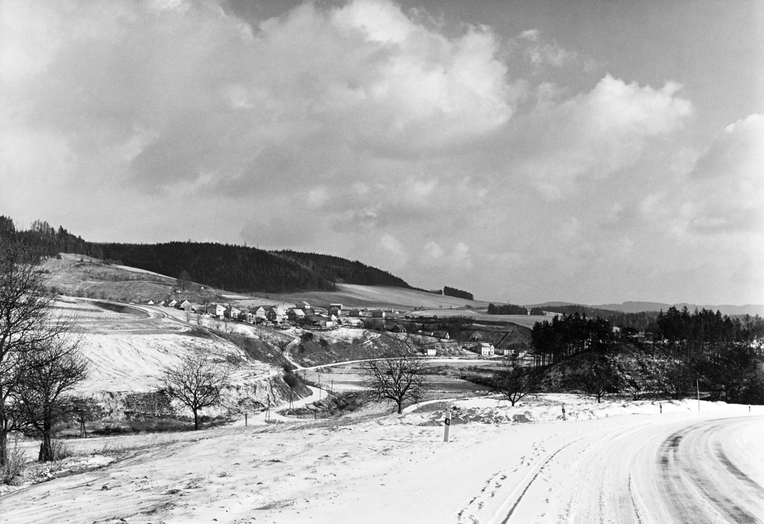 4. Lazinov – pohled od Křetína – prosinec 1976 (foto: František Továrek)