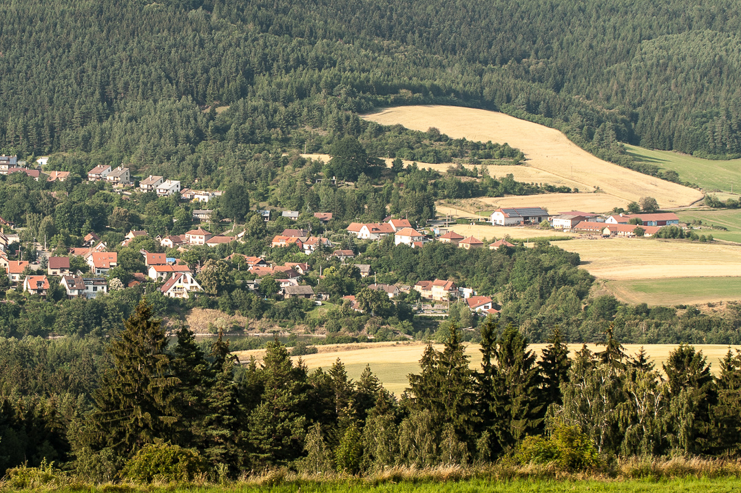 8n. Lazinov – pohled z protější stráně – 2013 (foto: Pavel Novotný)