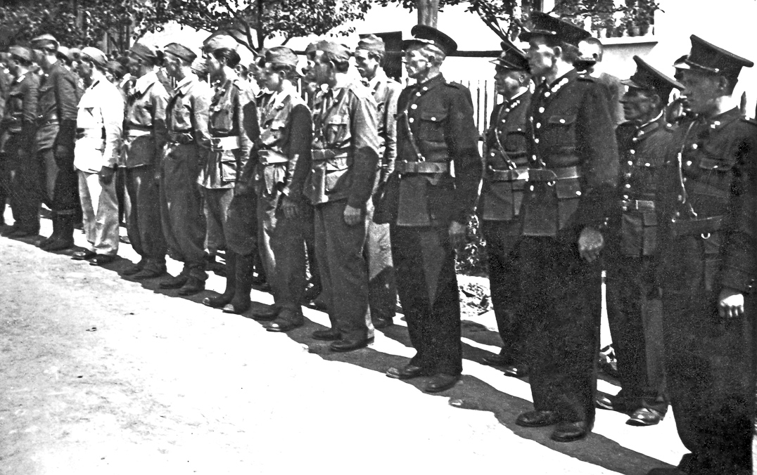 30e. Slavnostní předávání hasičské stříkačky - 1952 (foto: z archivu rodiny Šamšulových)