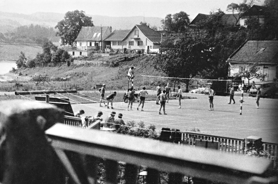 54. Volejbalový turnaj „Lazinovské léto“ – 1986 (foto: z archivu Anežky Ondříčkové)